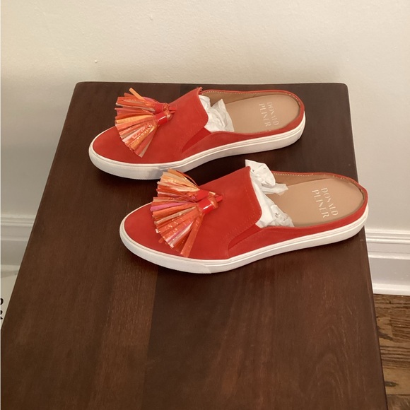 Donald Pliner Great “Chili” Red Genuine Suede Slip Ons w/Colorful Tassels Size 6 - Picture 3 of 8